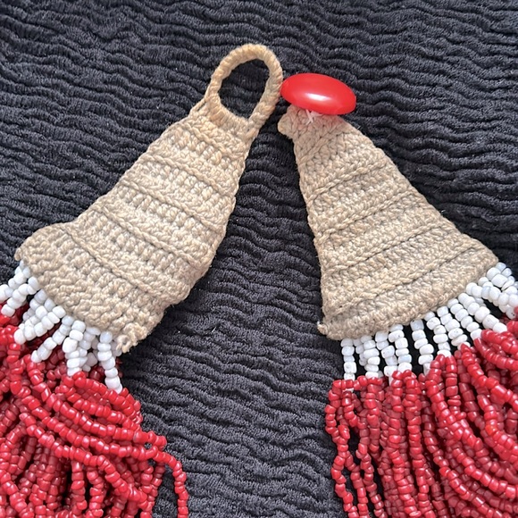 Red statement necklace - Picture 3 of 4